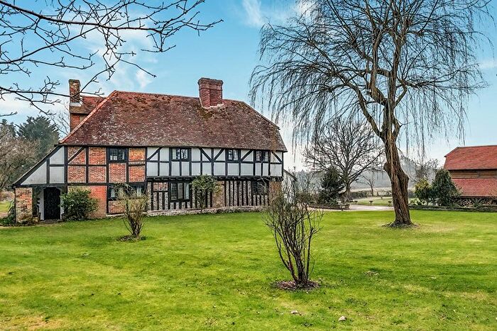 6 Bedroom Character Property For Sale In Sandy Lane, Waltham Chase, SO32