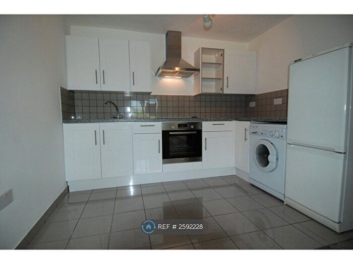 1 Bedroom Flat To Rent In Grange Court, Staines-Upon-Thames, TW18