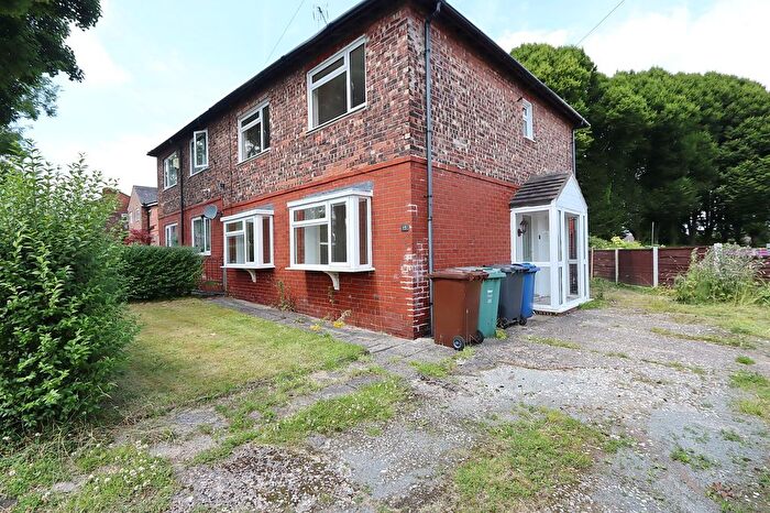 3 Bedroom Semi-Detached House To Rent In Elms Road, Whitefield, M45