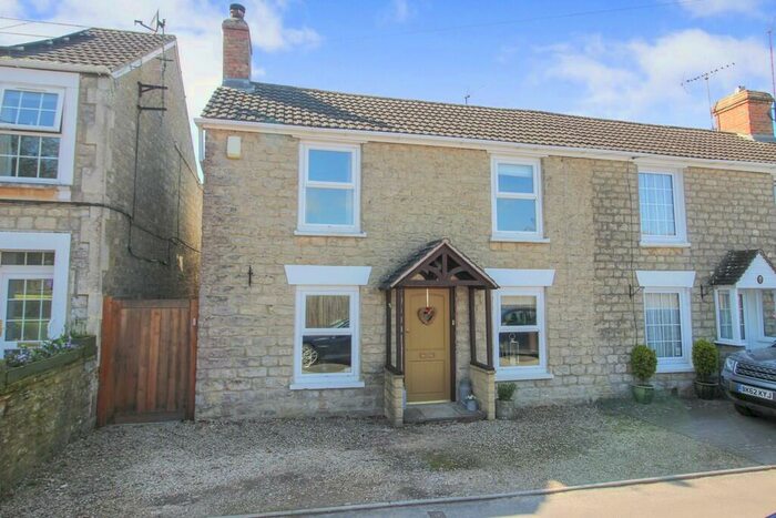 4 Bedroom Cottage To Rent In The Hyde, Purton, Swindon, SN5