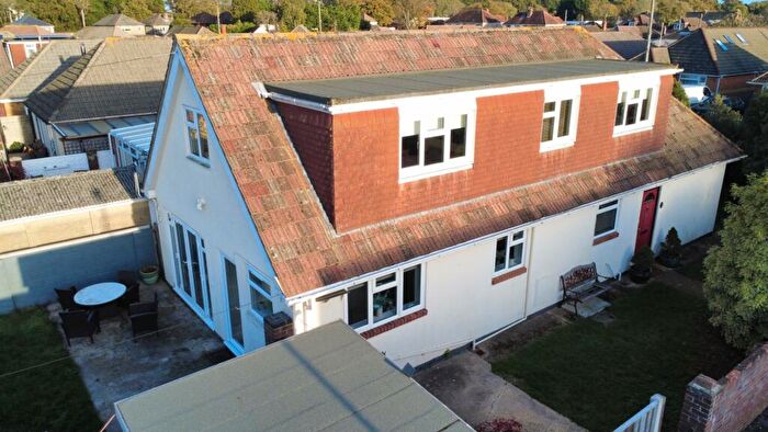 4 Bedroom Chalet For Sale In Ivor Close, Holbury, Southampton, Hampshire, SO45