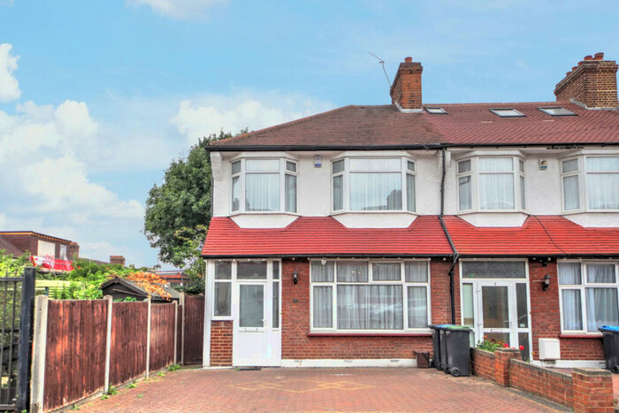4 Bedroom End Of Terrace House To Rent In Pevensey Avenue, Arnos Grove, N11