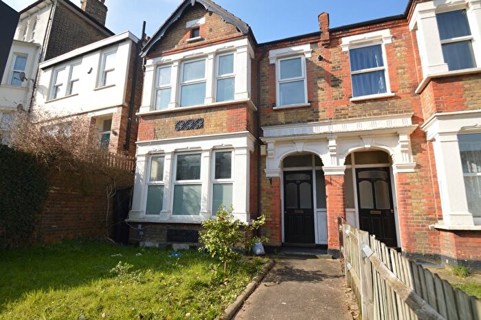 2 Bedroom Flat To Rent In Eglinton Hill, London, SE18