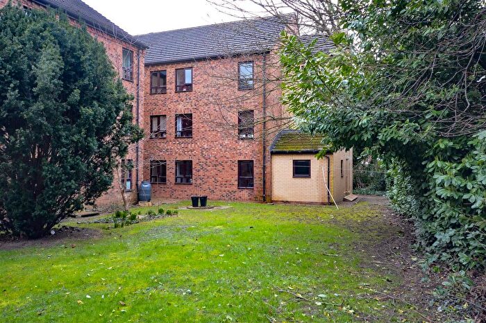 2 Bedroom Flat For Sale In Woodlands Village, Wakefield, WF1