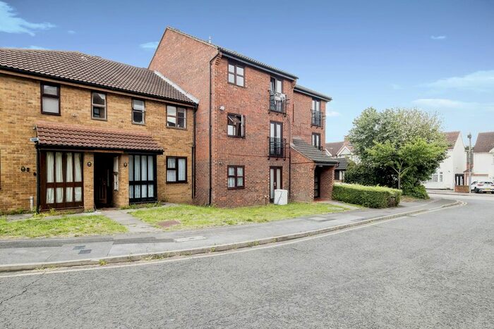 1 Bedroom Flat To Rent In Shafter Road, Dagenham, RM10