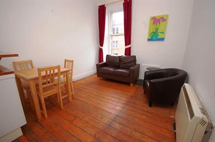 2 Bedroom Flat To Rent In L Glen Street, Edinburgh, EH3