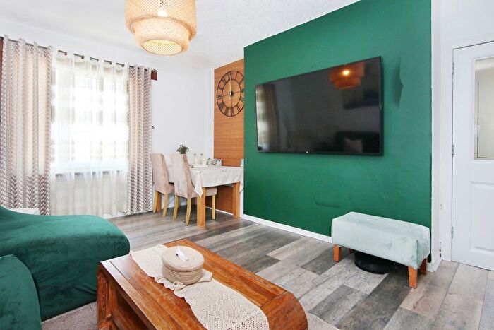 2 Bedroom Flat For Sale In Kennington Avenue, Loanhead, EH20