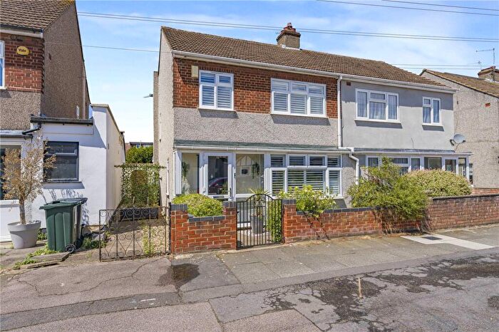 3 Bedroom Semi-Detached House For Sale In North Road, West Dartford, Kent, DA1