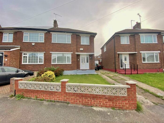 3 Bedroom Semi-Detached House To Rent In Sundon Park, LU3