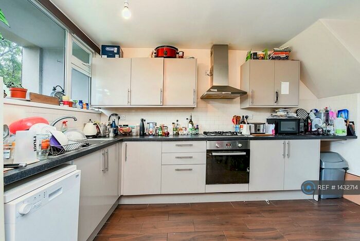 4 Bedroom Flat To Rent In Roberta Street, London, E2