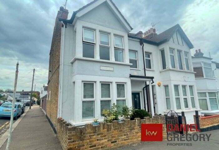 2 Bedroom Maisonette To Rent In A Beach Avenue, Leigh-on-Sea, Essex, SS9