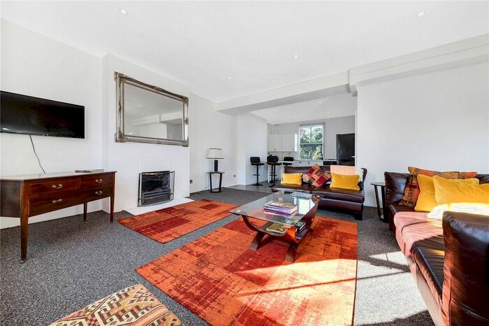 3 Bedroom Flat To Rent In Askew Road, London, W12