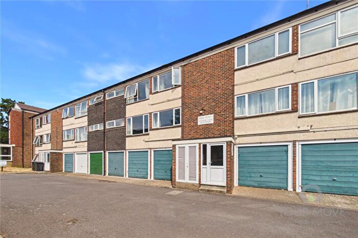 3 Bedroom Flat To Rent In Cliftonville Court, Abington, Northampton, Northamptonshire, NN1