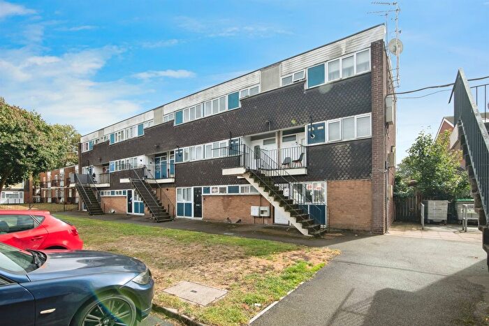 2 Bedroom Flat For Sale In Fisher Street, Great Bridge, Tipton, DY4