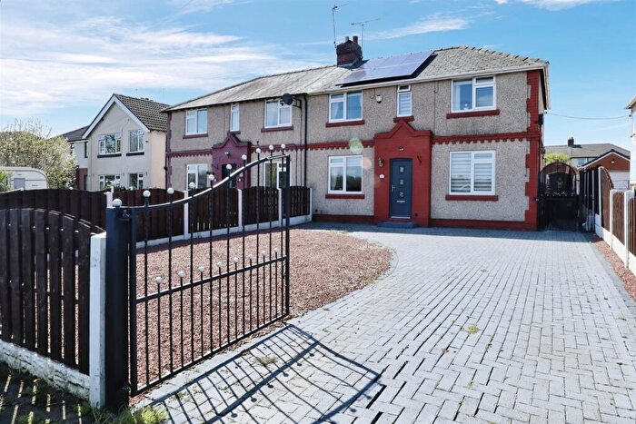 3 Bedroom Semi-Detached House For Sale In The Crescent, Thurcroft, Rotherham, S66