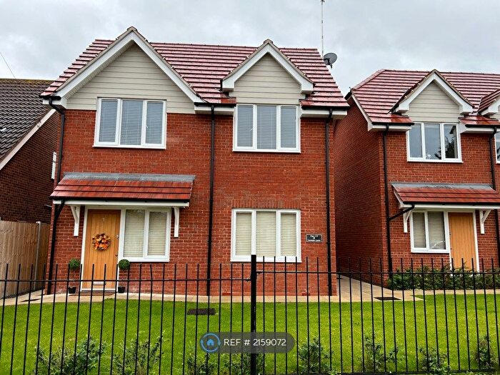 2 Bedroom Flat To Rent In Lavender Grove, Westcliff-On-Sea, SS0