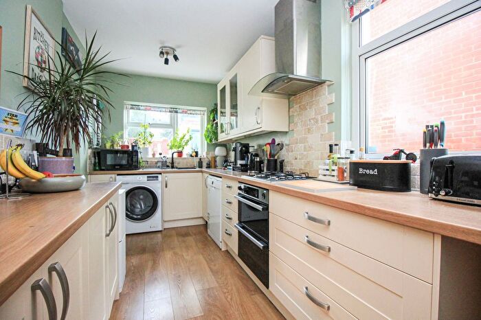 3 Bedroom Detached House For Sale In Northfield Road, Bitterne Park, SO18