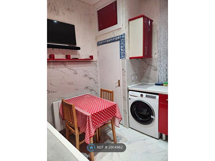 4 Bedroom Flat To Rent In University Of Leeds Campus, Leeds, LS2
