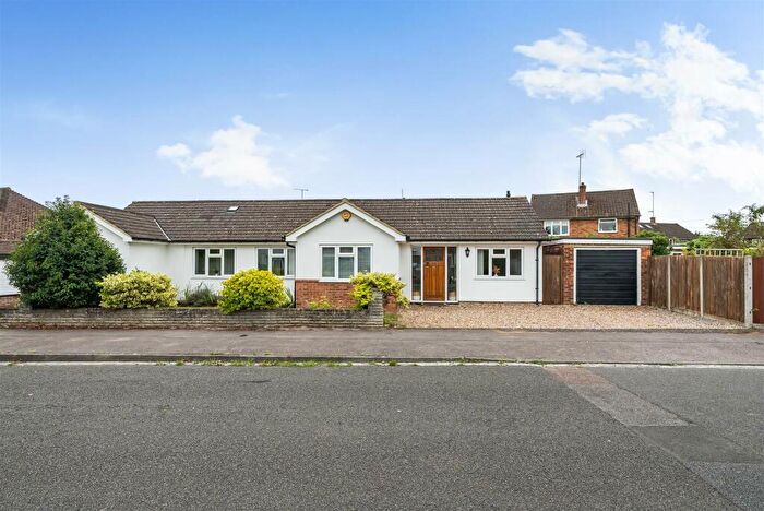 3 Bedroom Detached Bungalow For Sale In Ray Lea Road, Maidenhead, SL6