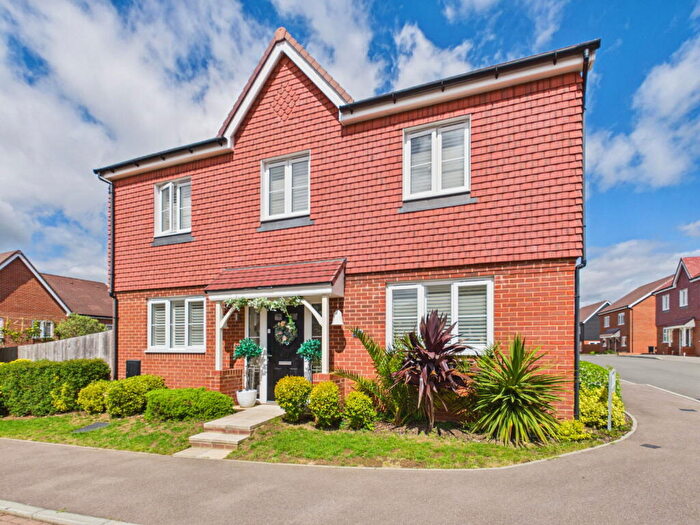4 Bedroom Detached House For Sale In Mason Lane, Peters Village, Wouldham, Kent, ME1