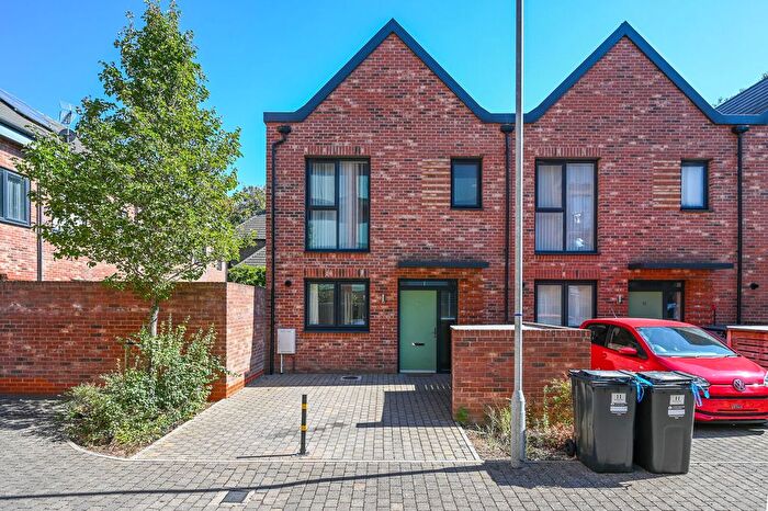 3 Bedroom Terraced House For Sale In Reynard Way, Brentford, TW8