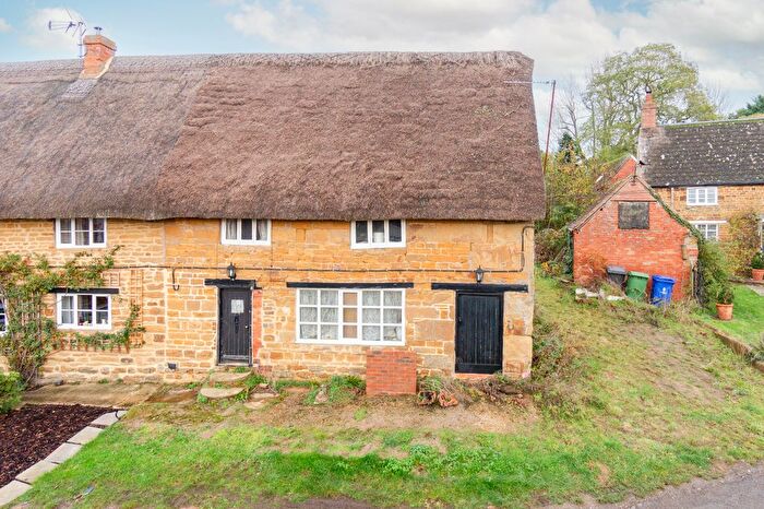 2 Bedroom Cottage For Sale In Frog Lane, Upper Boddington, Daventry, NN11