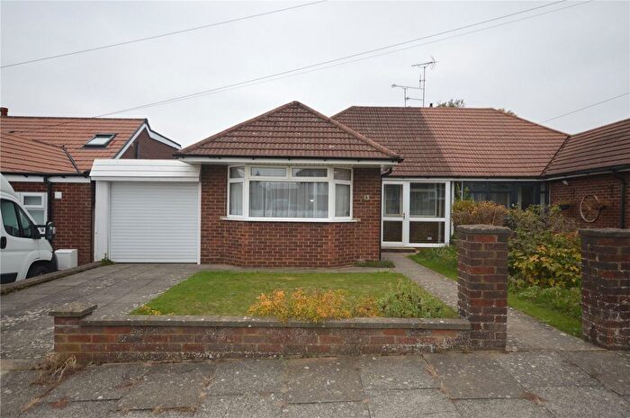3 Bedroom Bungalow For Sale In Wadhurst Avenue, Luton, Bedfordshire, LU3