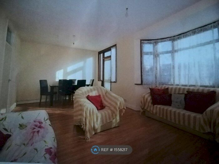 3 Bedroom Maisonette To Rent In Walthamstow, London, E17