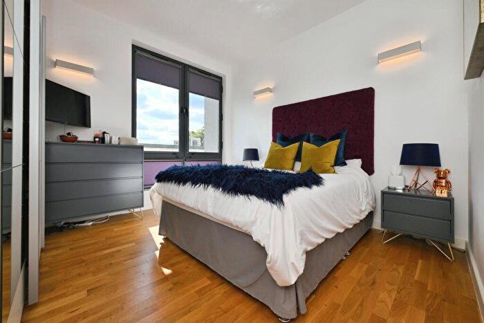 1 Bedroom Flat For Sale In High Road, Broxbourne, EN10