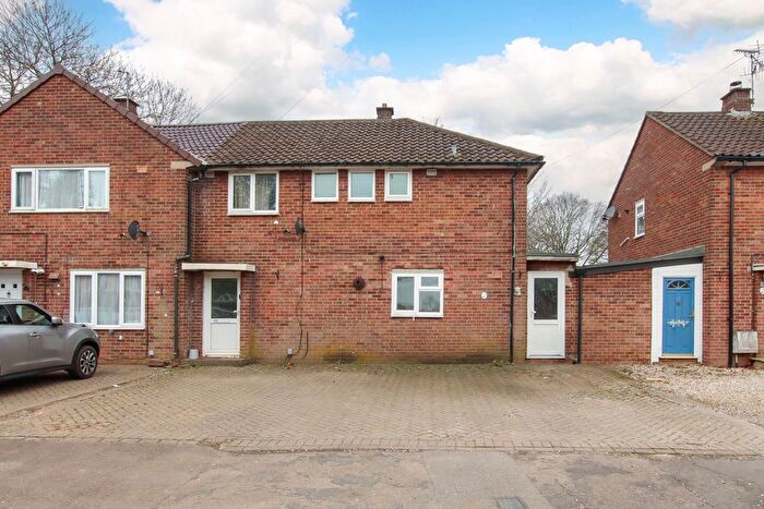 3 Bedroom Semi Detached House For Sale In Everest Way, Hemel Hempstead, HP2
