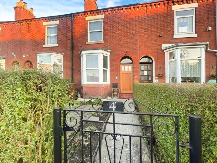 2 Bedroom Town House To Rent In Cromwell Terrace, Leek, Staffordshire, ST13