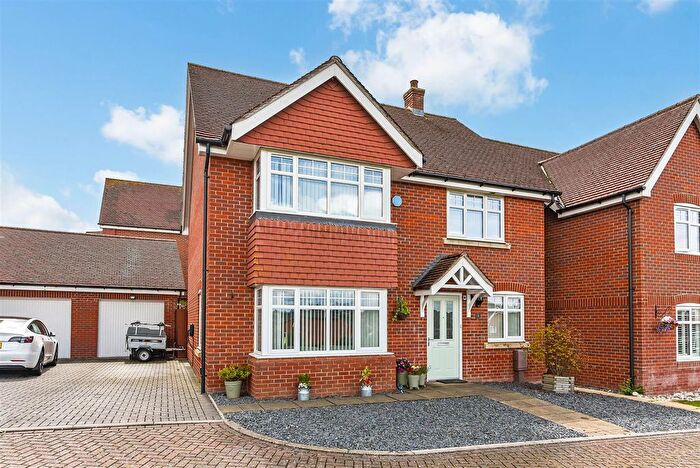 4 Bedroom Detached House For Sale In Lowton Gardens, Clanfield, PO8