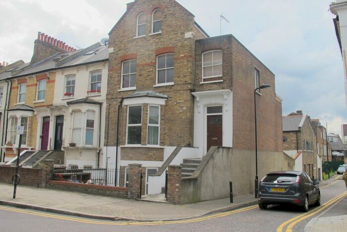 2 Bedroom Flat To Rent In Sandringham Road, London, E8