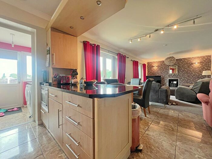 2 Bedroom Bungalow For Sale In Willow Gardens, Wrose, Bradford, BD2