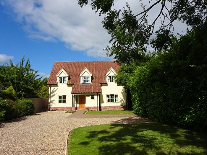 4 Bedroom Detached House To Rent In Chapel Lane, IP29