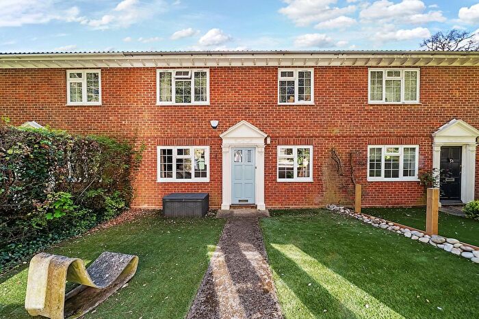 2 Bedroom Maisonette For Sale In Dawn Gardens, Winchester, SO22