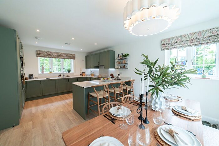 4 Bedroom Detached House For Sale In Hoe Lane, North Baddesley, Southampton, SO52