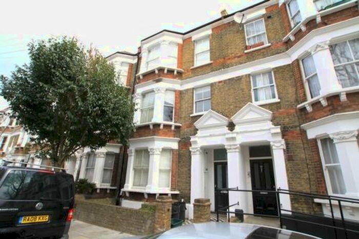 3 Bedroom Flat To Rent In Colledge Place, Camden, NW1