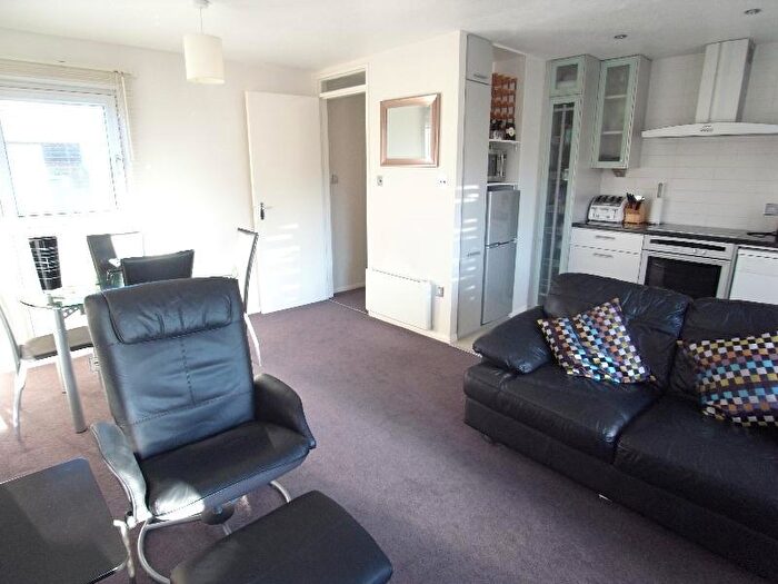 1 Bedroom Flat To Rent In Elmhurst Close, Leeds, West Yorkshire, Uk, LS17