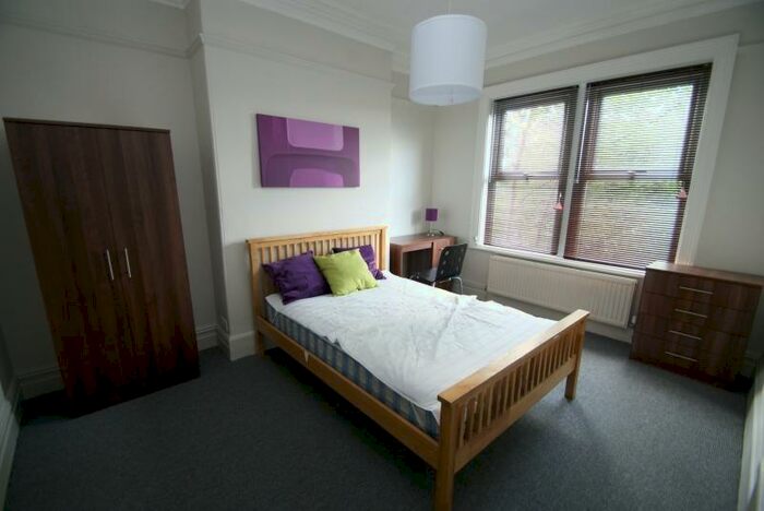 5 Bedroom Semi-Detached House To Rent In Wood Lane, Headingley, Leeds, LS6