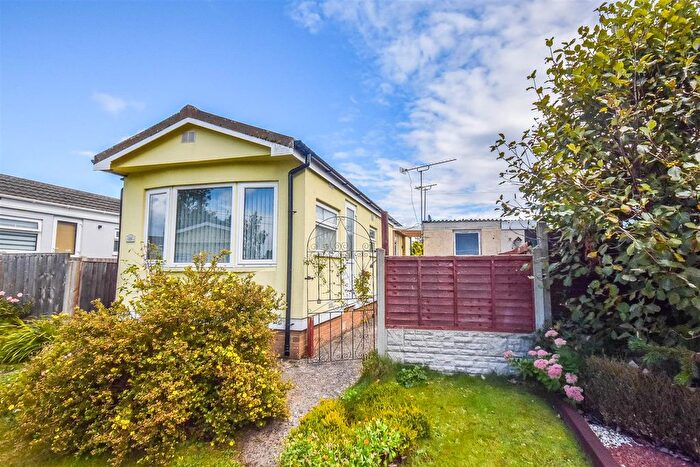 2 Bedroom Park Home For Sale In Berkeley Vale Park, Berkeley, GL13