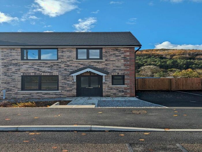 3 Bedroom Property To Rent In Mary Street, Crynant, Neath, SA10