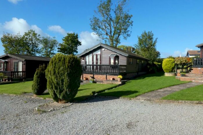 2 Bedroom Mobile Home For Sale In Springmoor Lodge, Kearby, LS22