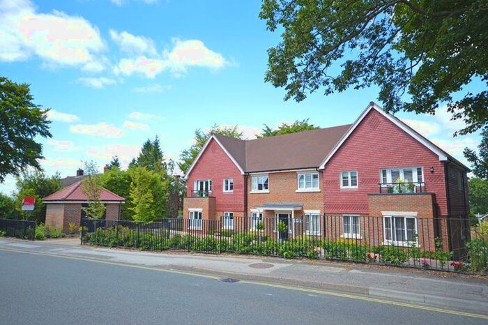 2 Bedroom Flat To Rent In Headley Road, Hindhead, GU26
