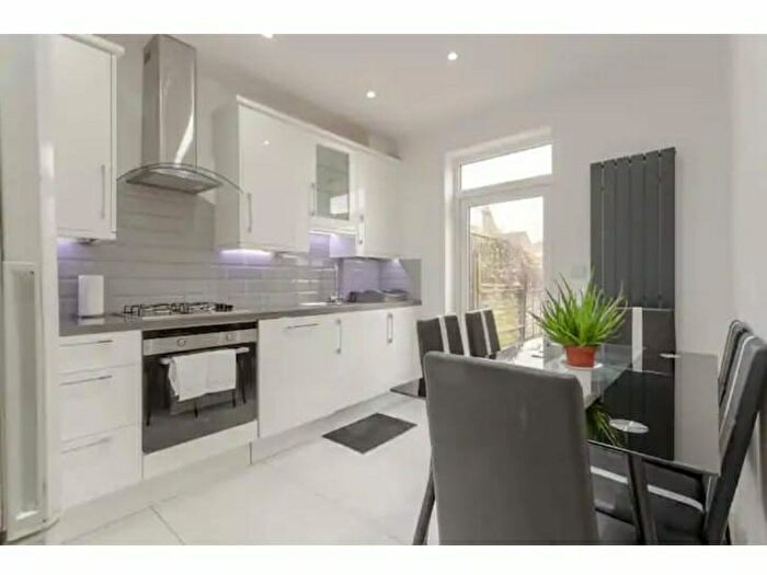 3 Bedroom Detached House To Rent In Khartoum Road, London, SW17