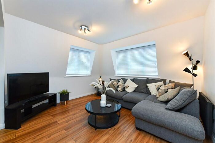 2 Bedroom Apartment To Rent In Cambridge Court, West Bridgford, NG2