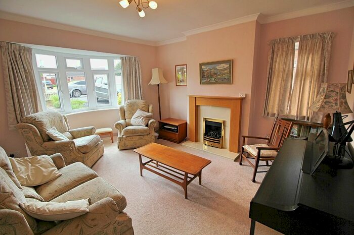 2 Bedroom Semi-Detached Bungalow For Sale In Primrose Hill, Oadby, Leicester, LE2