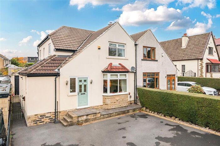 3 Bedroom Semi Detached House For Sale In Crowther Avenue, Calverley, Pudsey, West Yorkshire, LS28