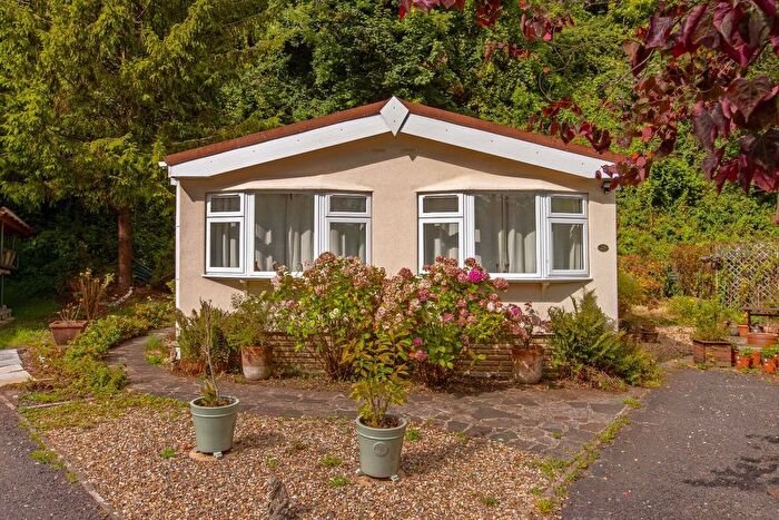 2 Bedroom Mobile/park Home For Sale In Bostal Road, Steyning, BN44