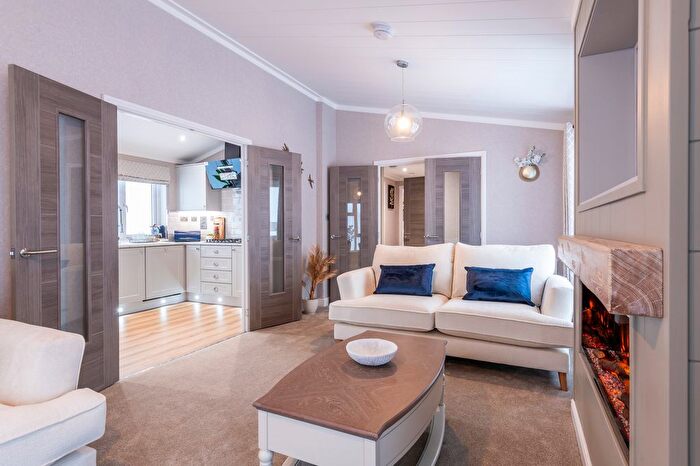 2 Bedroom Mobile/park Home For Sale In Cliffs Drive, Sandy Bay Residential Resort, SS8